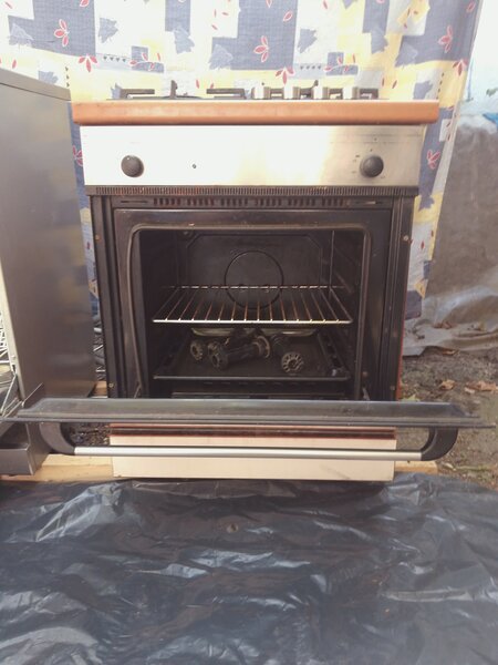 Vand masina de spalat vase si aragaz Whirlpool.