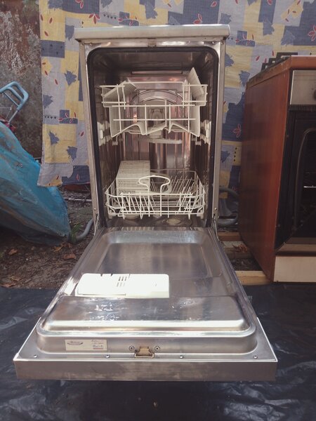 Vand masina de spalat vase si aragaz Whirlpool.