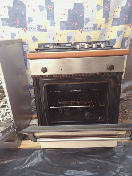 Vand masina de spalat vase si aragaz Whirlpool.