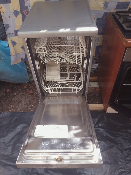 Vand masina de spalat vase si aragaz Whirlpool.