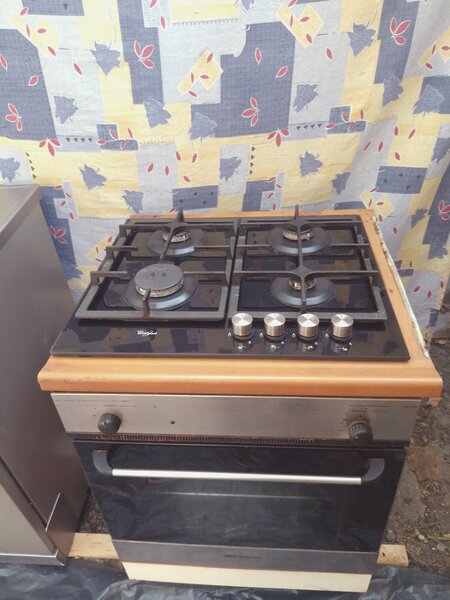 Vand masina de spalat vase si aragaz Whirlpool.