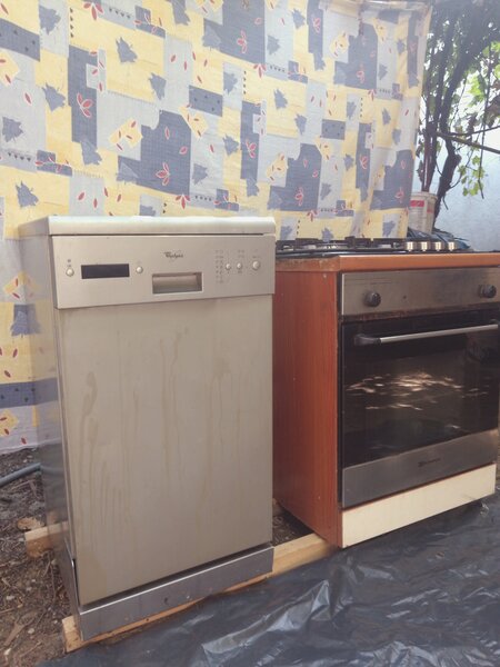 Vand masina de spalat vase si aragaz Whirlpool.